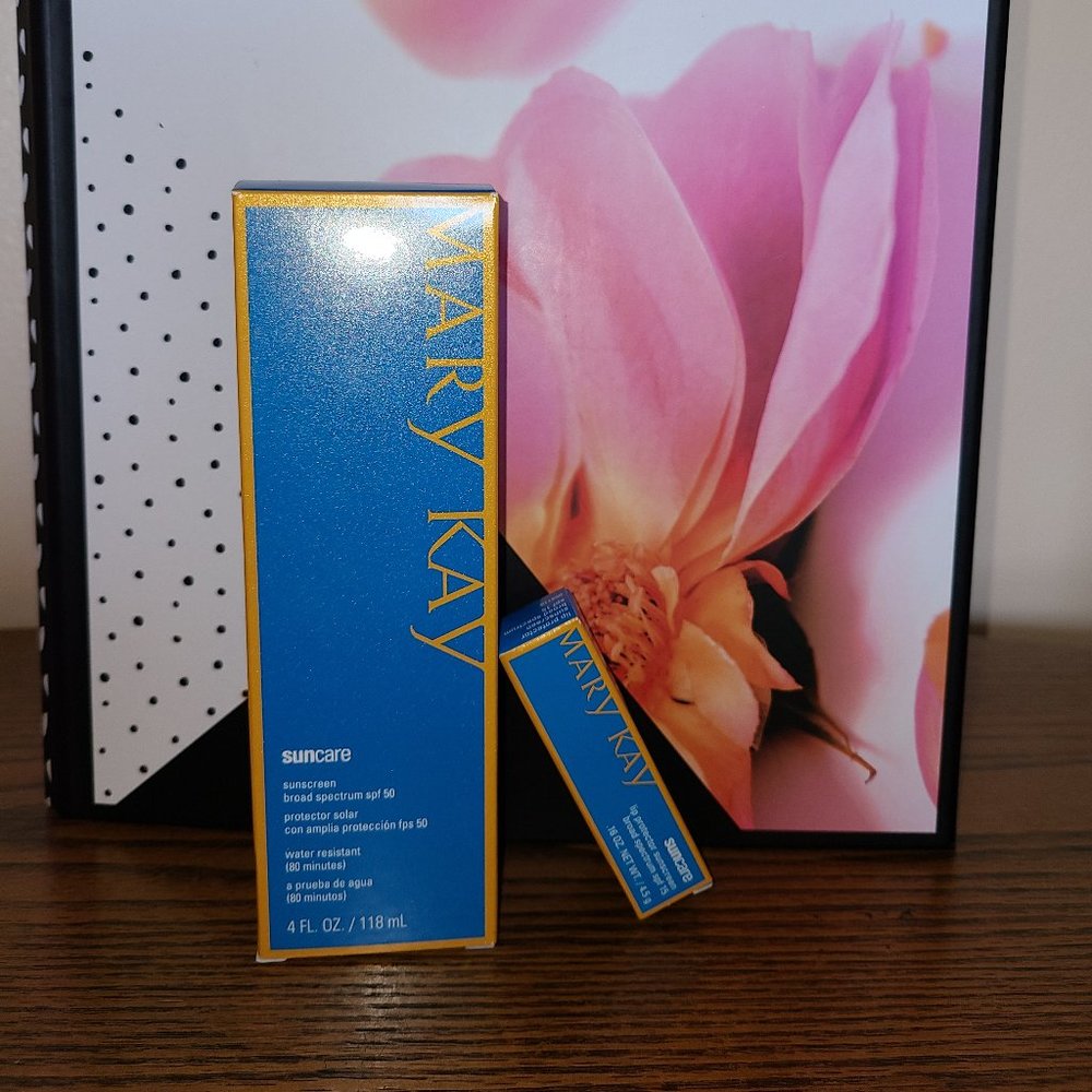 Mary Kay Sunscreen & Lip Protector Bundle: 2 items